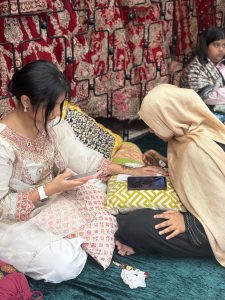 applying mehedi to a client